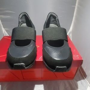 Aerosoles slip on sneaker